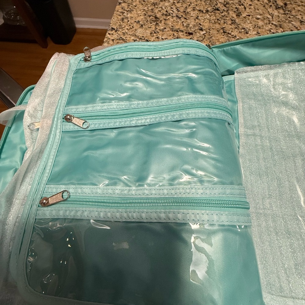 New travel bag with 22 different compartments - Picture 6 of 15